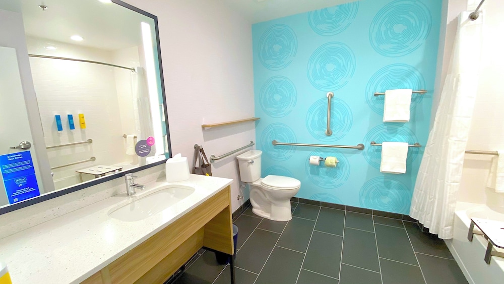 Tru By Hilton Baltimore Harbor East MD - photo 18