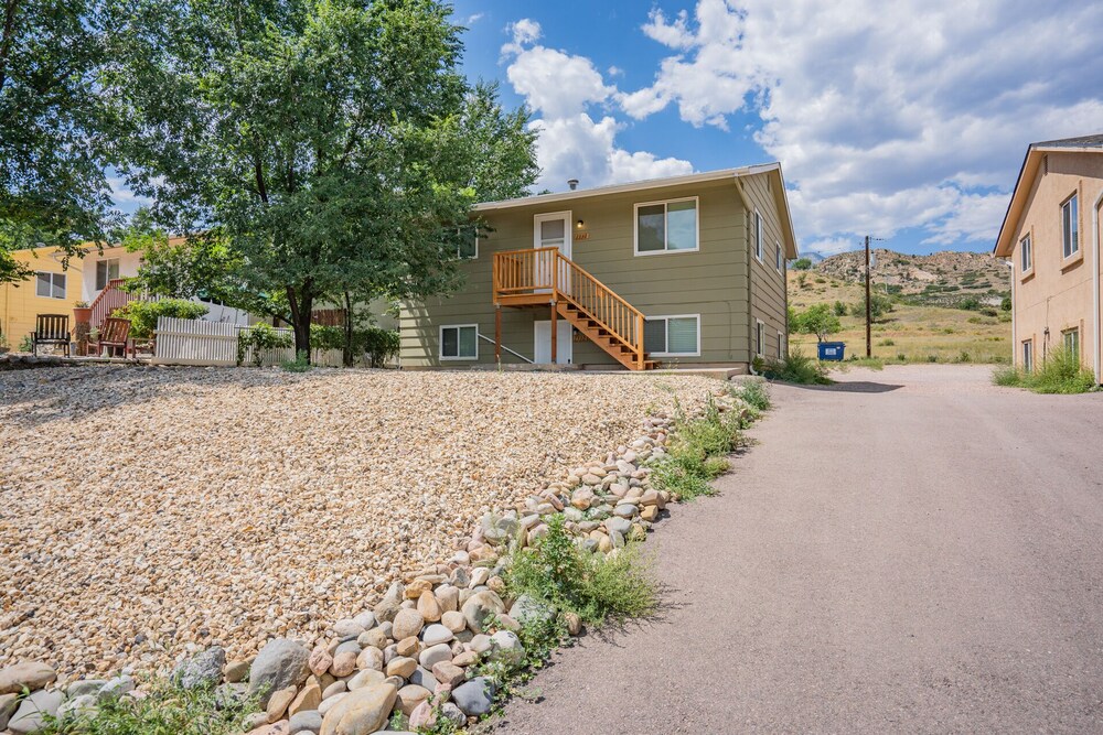 2BR Aptmt Parks Private Deck Mountain Views - photo 34