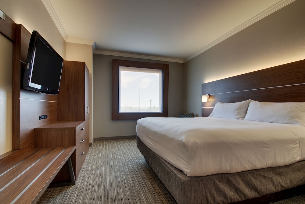 Holiday Inn Express Hotel & Suites Vernon College Area by IHG - photo 12