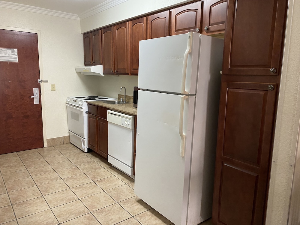 Best Western Plus Atlantic City West Extended Stay & Suites - photo 10