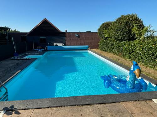DE WEELEN met Jacuzzi en of Zwembad Topkeuze Romantiek — 4-Star Luxury Hotel in Lutjebroek, Netherlands