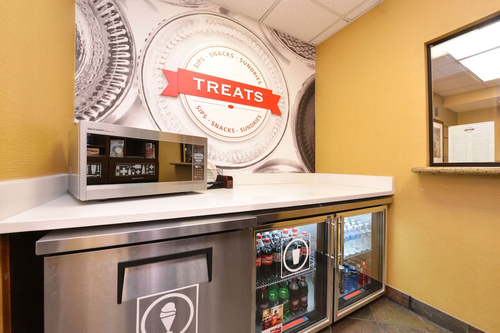 Hampton Inn & Suites Pueblo Southgate - photo 49
