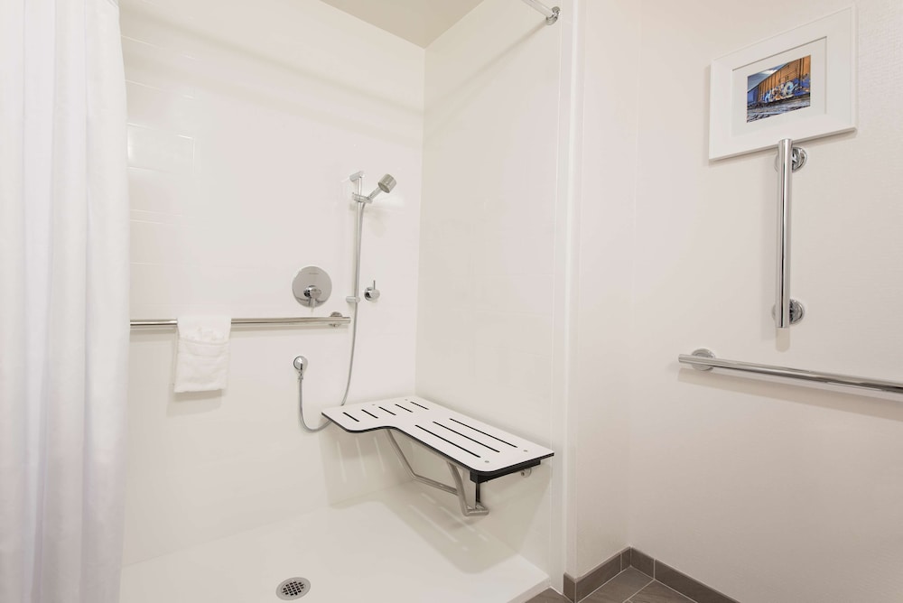 Hampton Inn & Suites Grand Rapids Downtown - photo 43
