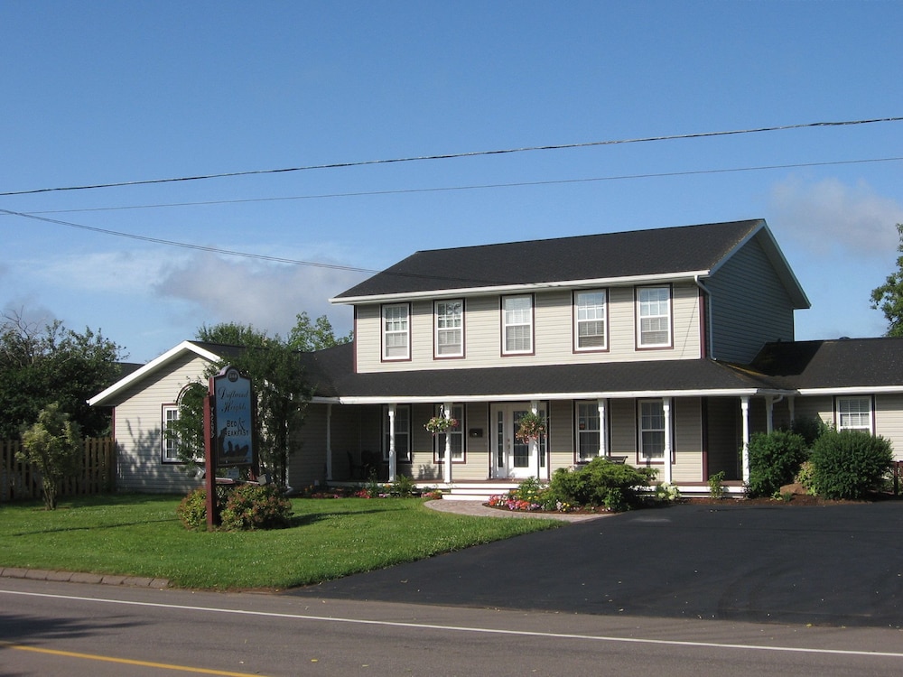 Driftwood Heights Bed & Breakfast — 4-Star Luxury Hotel in Summerside, Canada