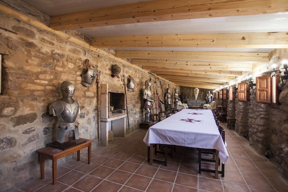 Castillo de Añón de Moncayo - last minute hotel in Agreda