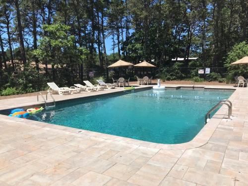 Cottage w Private Association Pool — 4-Star Luxury Hotel in Wellfleet, United States