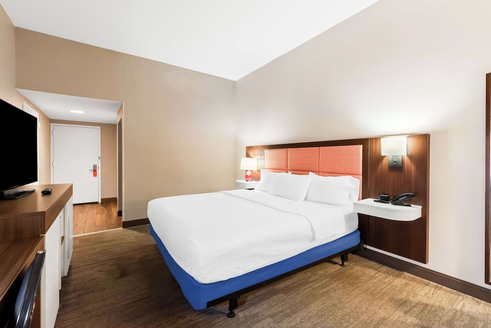 Hampton Inn Pennsville - photo 15