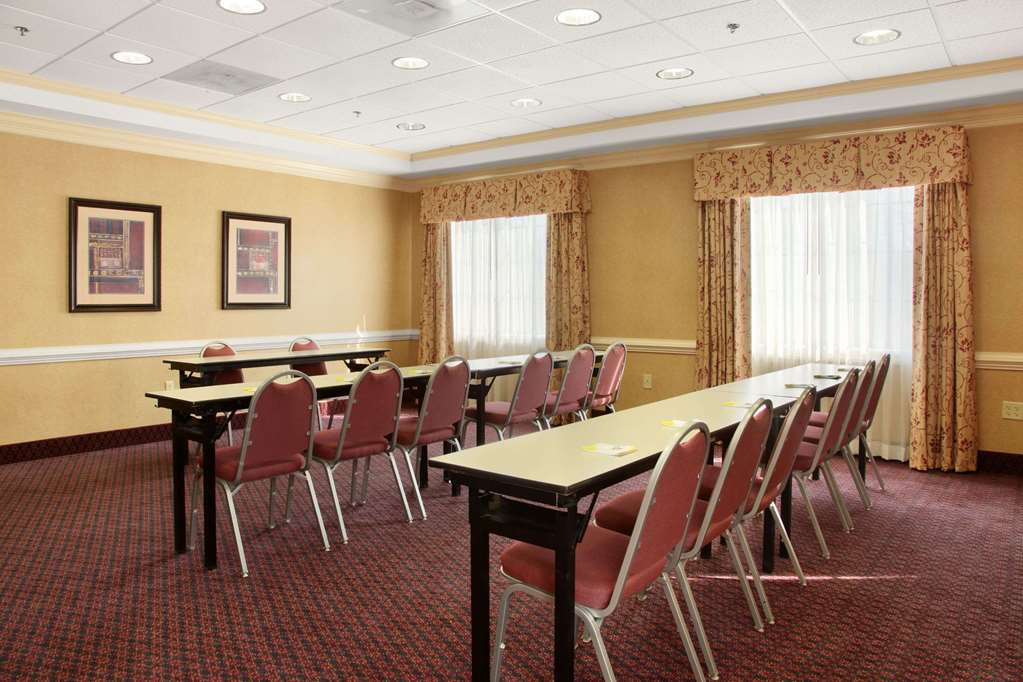 Days Inn by Wyndham Altavista - photo 34
