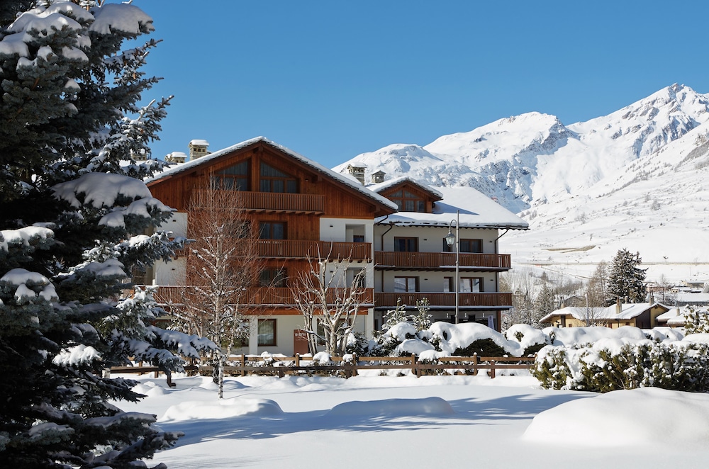 Montana Lodge & Spa by R Collection Hotels - carbon neutral hotel in La Thuile