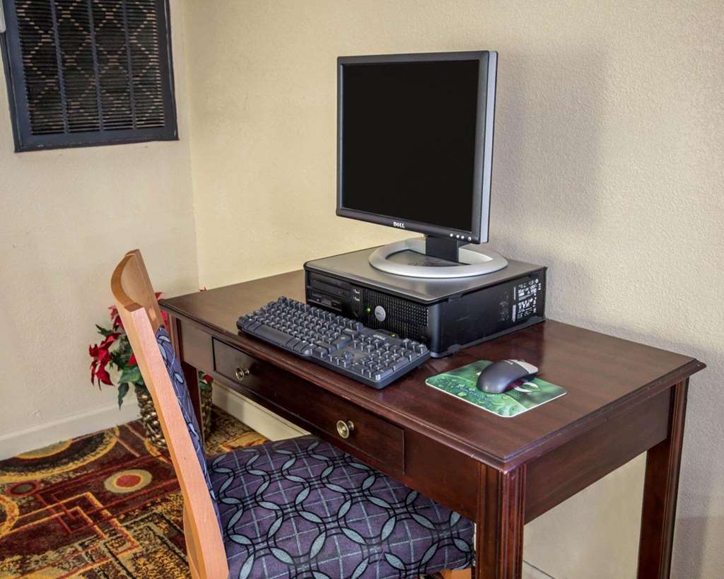 Rodeway Inn & Suites Plymouth Hwy 64 - photo 23