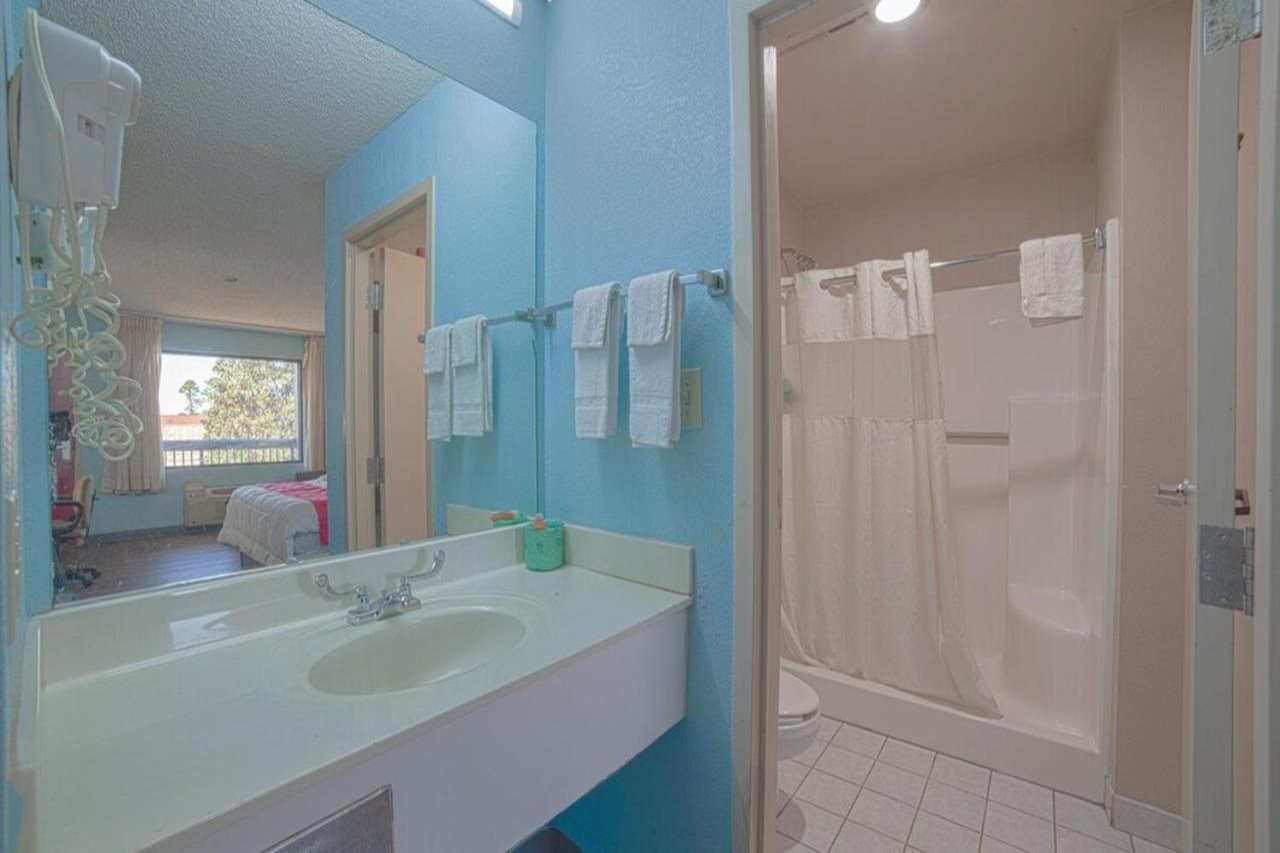 Mayfair Inn - photo 14
