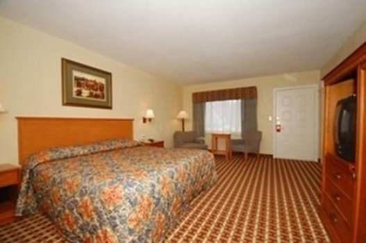 Motorsports Inn and Suites - photo 8