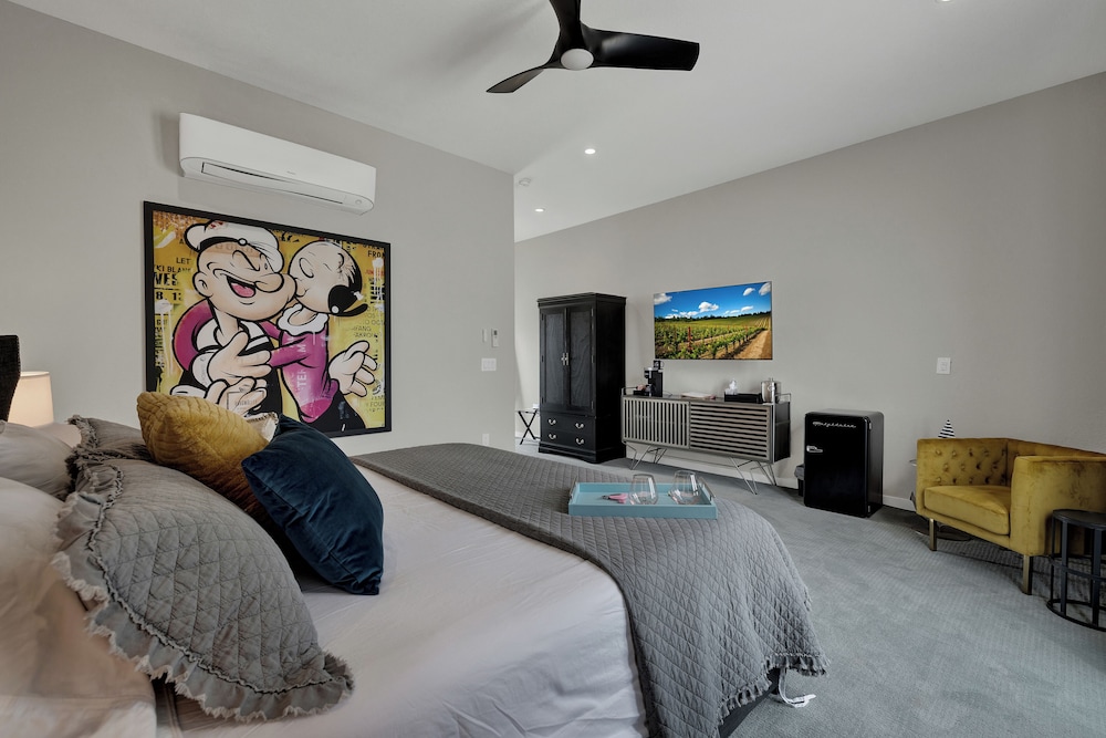 The Bentley Hotel Popeye Room Pool View in Johnson, United States