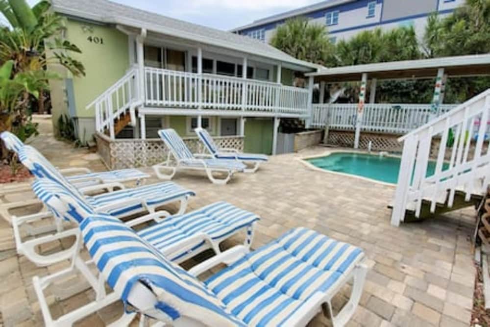 Oceanfront Beach Cottage Pool Yard Private Beach Access Sleeps 12 — 4-Star Luxury Hotel in Cocoa Beach, United States