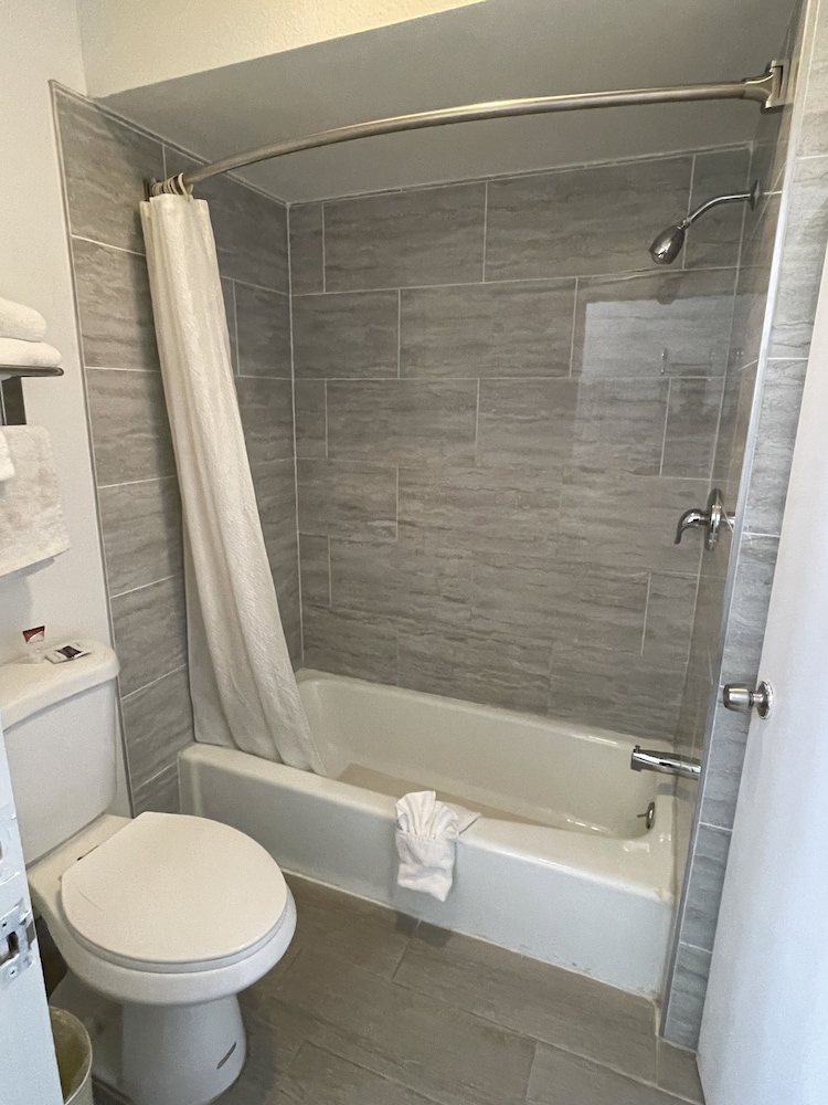Aerospace Inn - photo 16