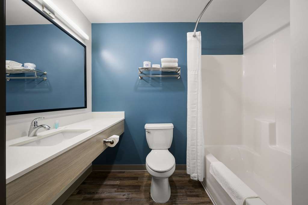WoodSpring Suites Dearborn Detroit - photo 13
