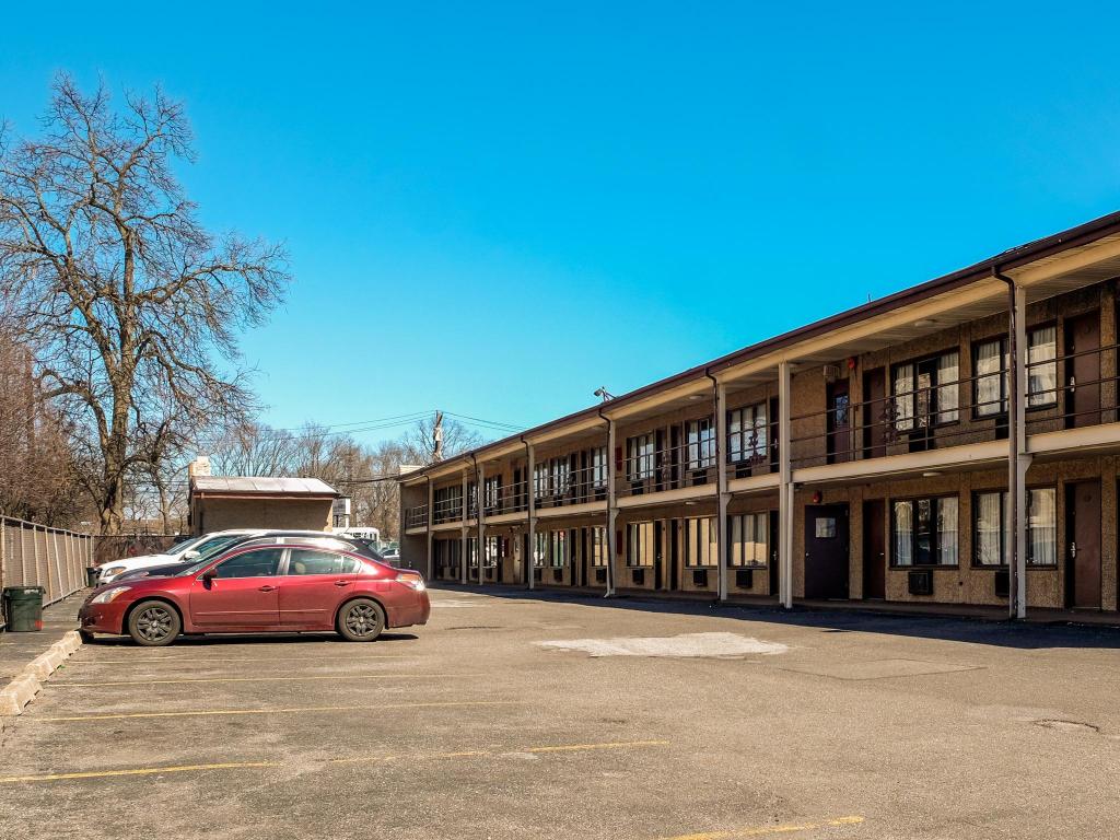 Capri Lynbrook Motor Inn - photo 11