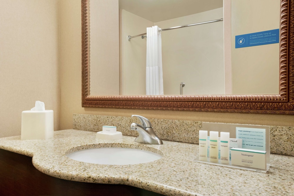 Hampton Inn & Suites West Bend - photo 26