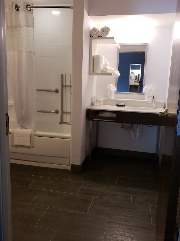 Hampton Inn & Suites Newtown - photo 102