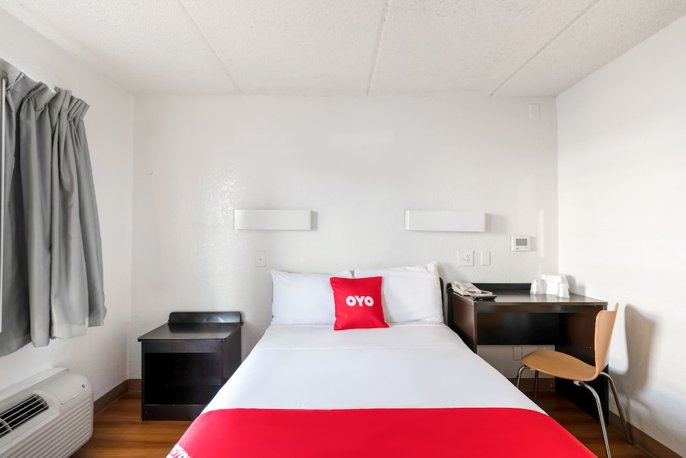 OYO Hotel Houston Katy Freeway - photo 2