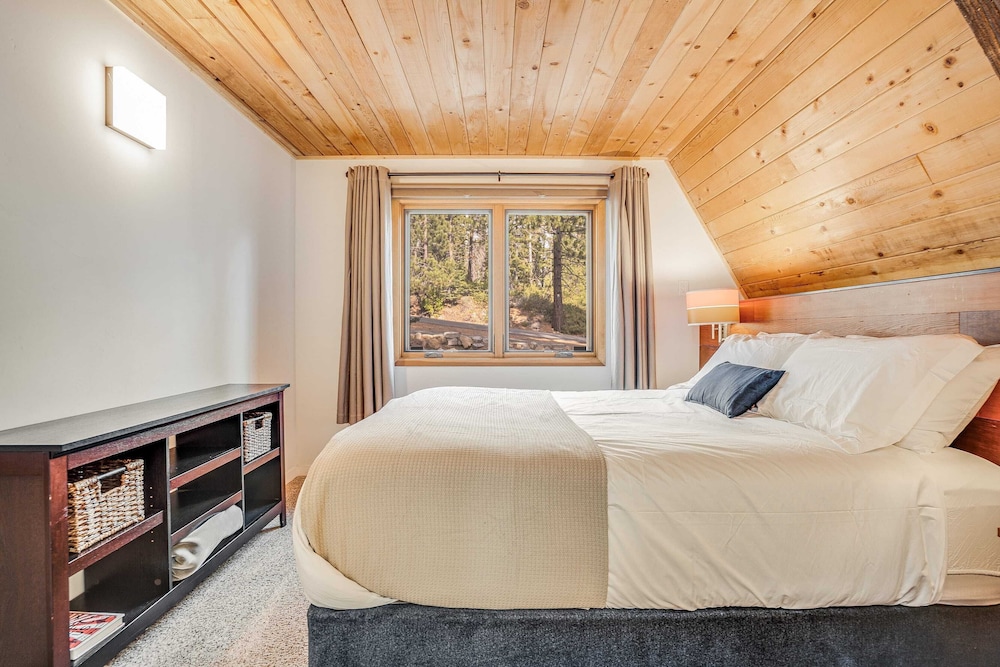 Tamarack by Avantstay Remodeled Chamberlands Full Beach Pool Access - photo 15