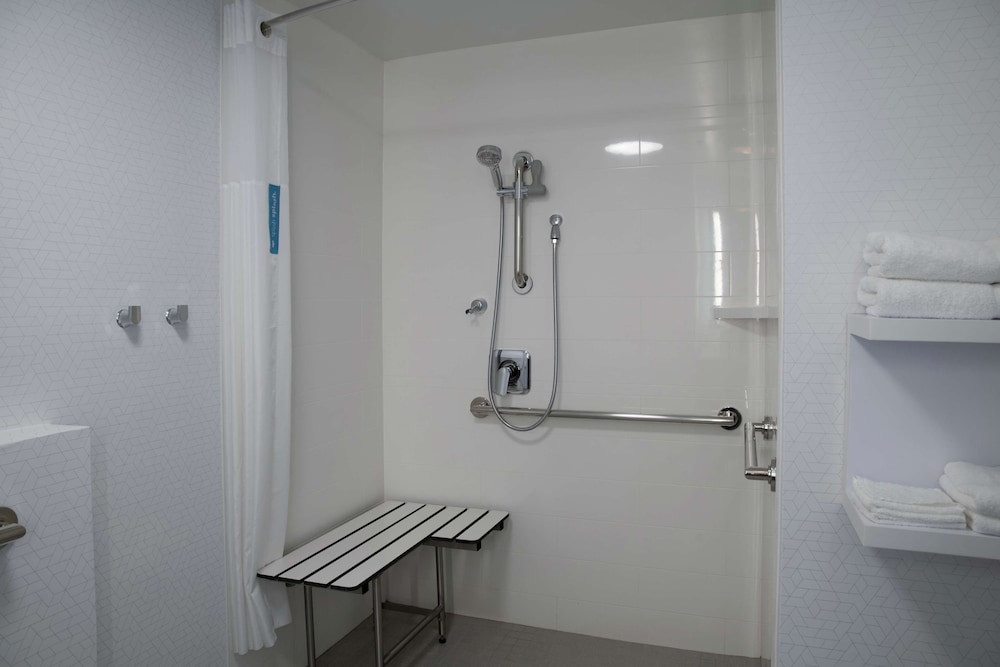 Hampton Inn & Suites Los Angeles Sherman Oaks - photo 44