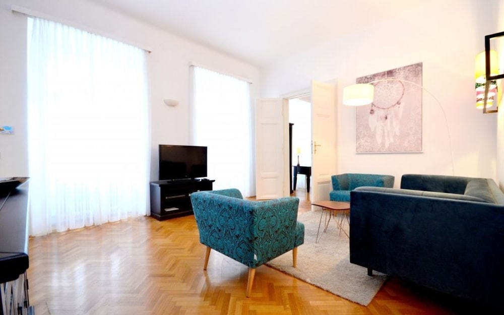 Vienna Residence Quiet Apartment With Space for up to 6 People — 4-Star Luxury Hotel in Vienna, Austria