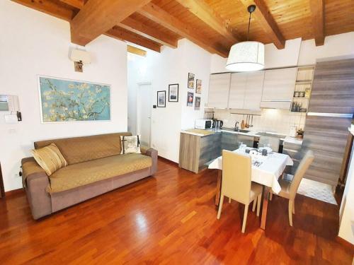 Duomo Suite Top Center Apartment Como Lake — 4-Star Luxury Hotel in Como, Italy