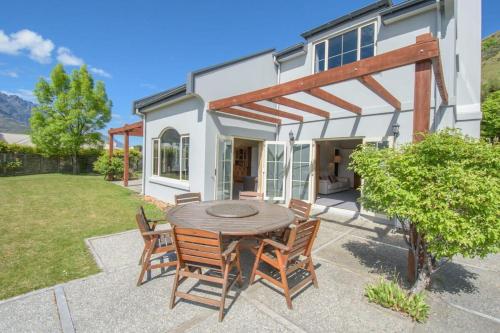 Paeroa View in Queenstown, New Zealand