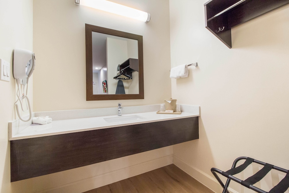 Red Roof Inn Houston Willowbrook - photo 28