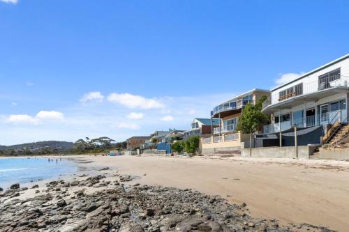 Absolute Waterfront Only 15 minutes From Hobart — hotel in Howrah