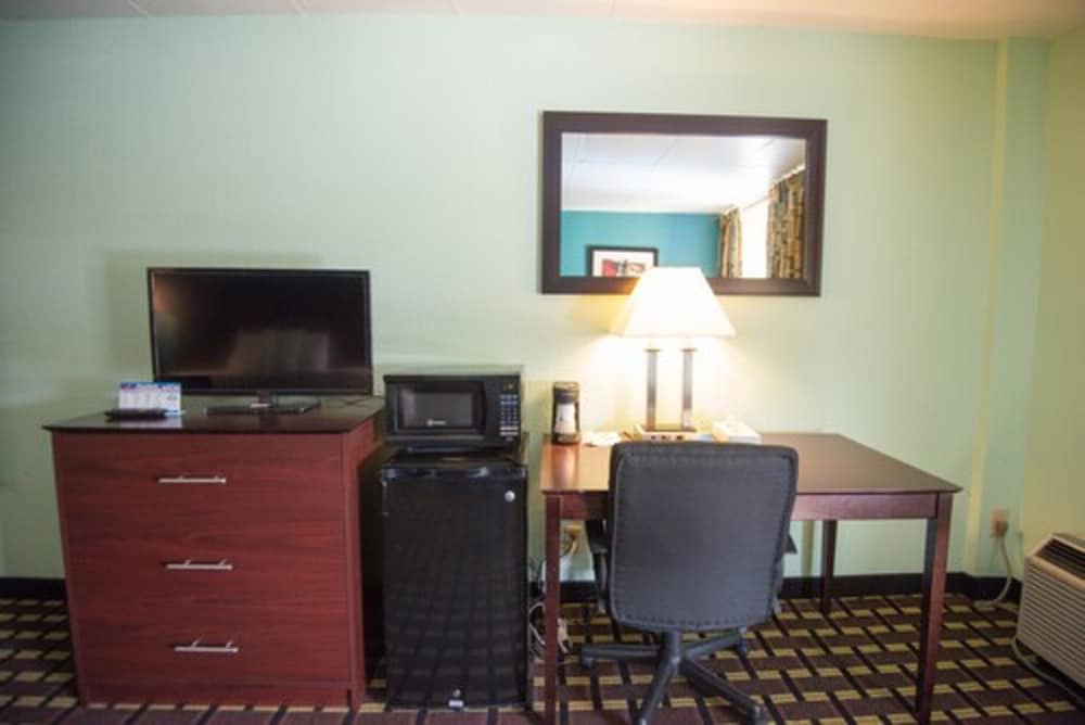 Days Inn by Wyndham Fort Wright Cincinnati Area - photo 32