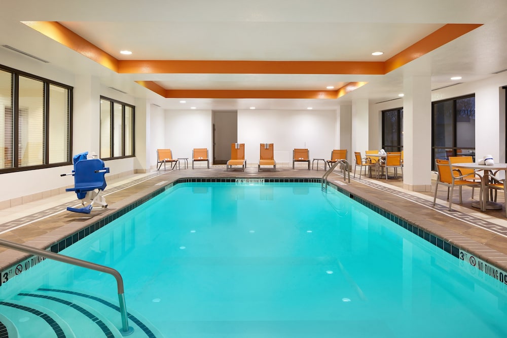 Holiday Inn Express & Suites Seymour by IHG - photo 14