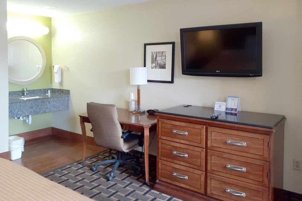 Travelodge by Wyndham Savannah Midtown - photo 28
