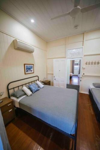 6 Bedroom 2 Bath Apartment Cairns Central — 4-Star Luxury Hotel in Cairns, Australia