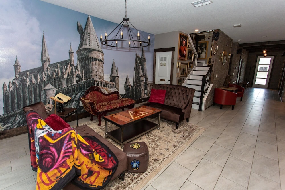 Magical Muggle Mansion Pool & Spa Sleeps 23 - photo 7