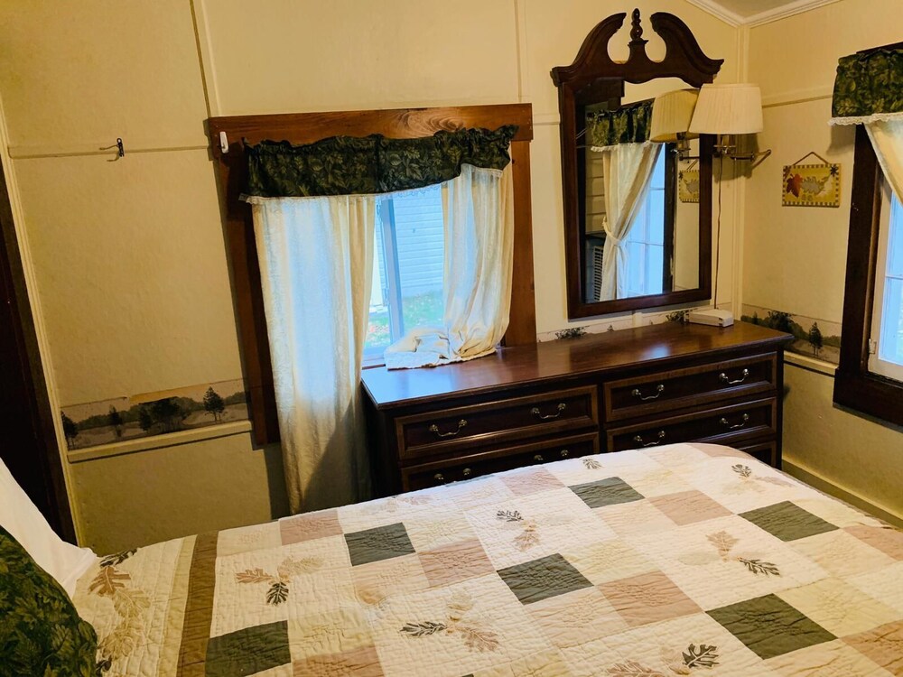 Carroll Motel & Cottages - photo 16