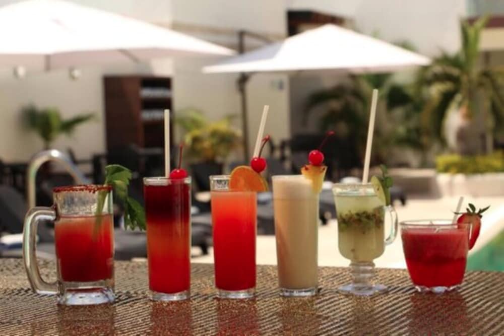 Poolside bar