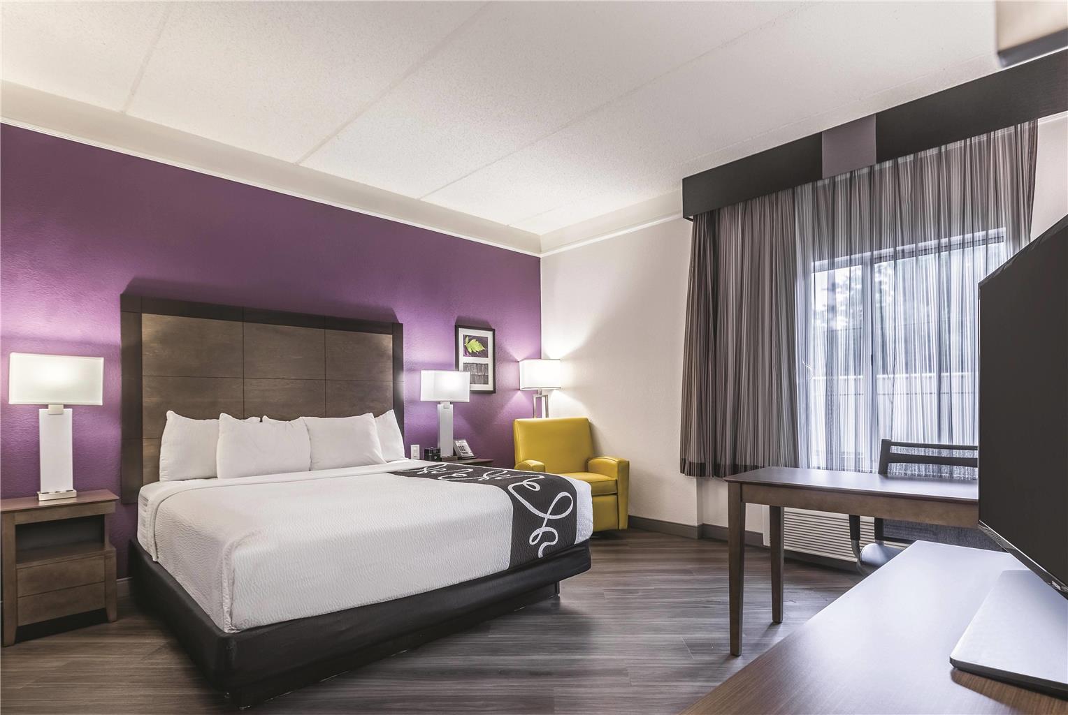 La Quinta Inn & Suites by Wyndham Atlanta Alpharetta - photo 35