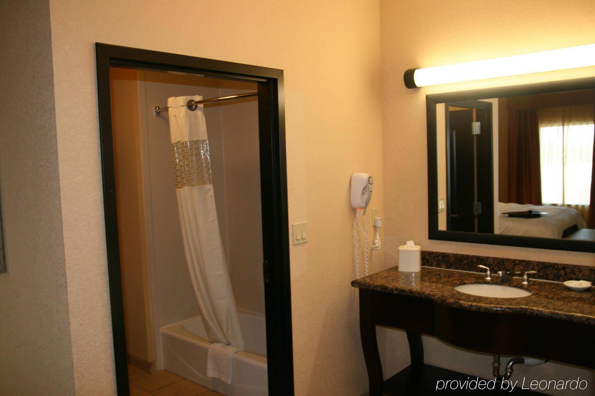 Durant Inn & Suites - photo 25