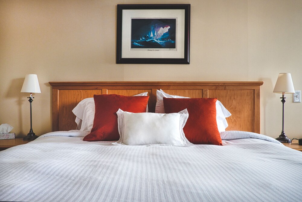 Smugglers Cove Inn — hotel in Lunenburg
