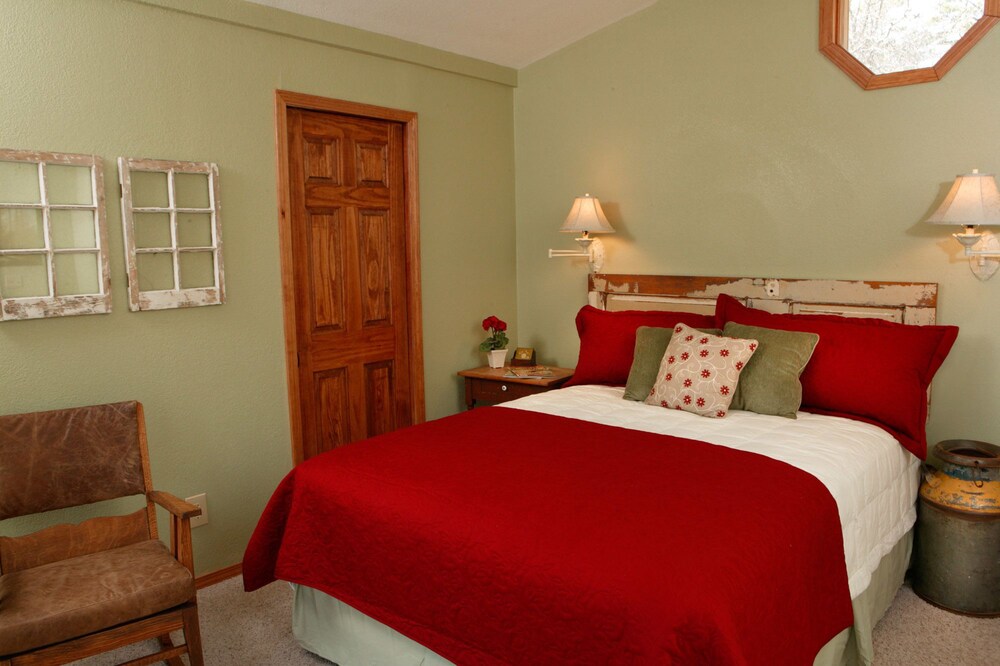 Lake Lucerne Resort & Ranch - photo 6