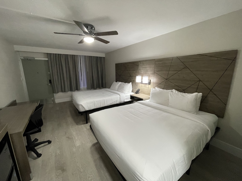 Quality Inn & Suites Airport Cruise Port Hollywood - photo 9