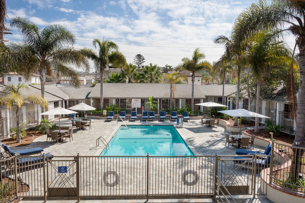 Holiday Inn Express & Suites La Jolla Windansea Beach by IHG - photo 23
