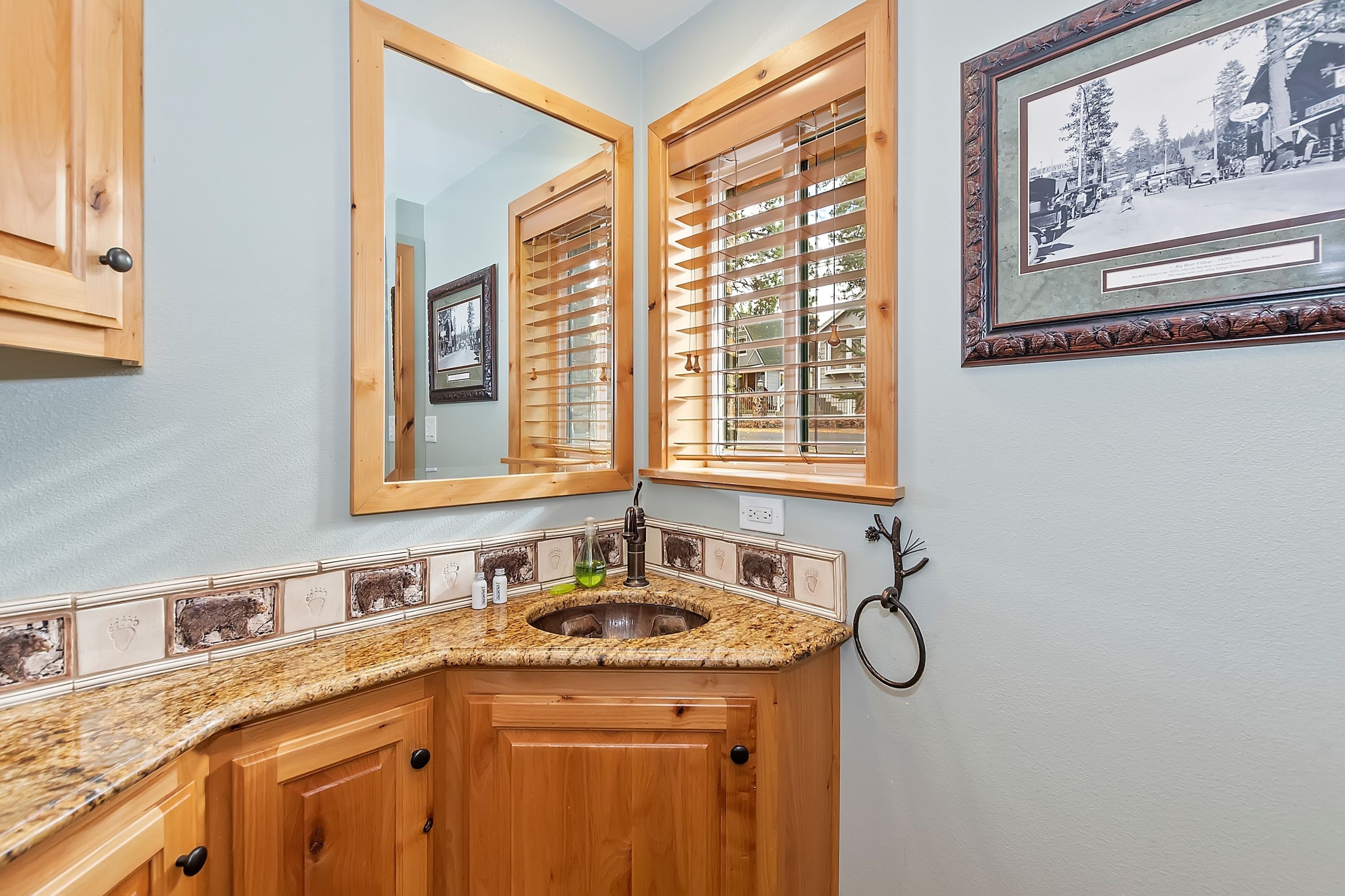 Lagunita Shores by Avantstay Beautiful Lakefront Mansion w Hot Tub & BBQ - photo 29
