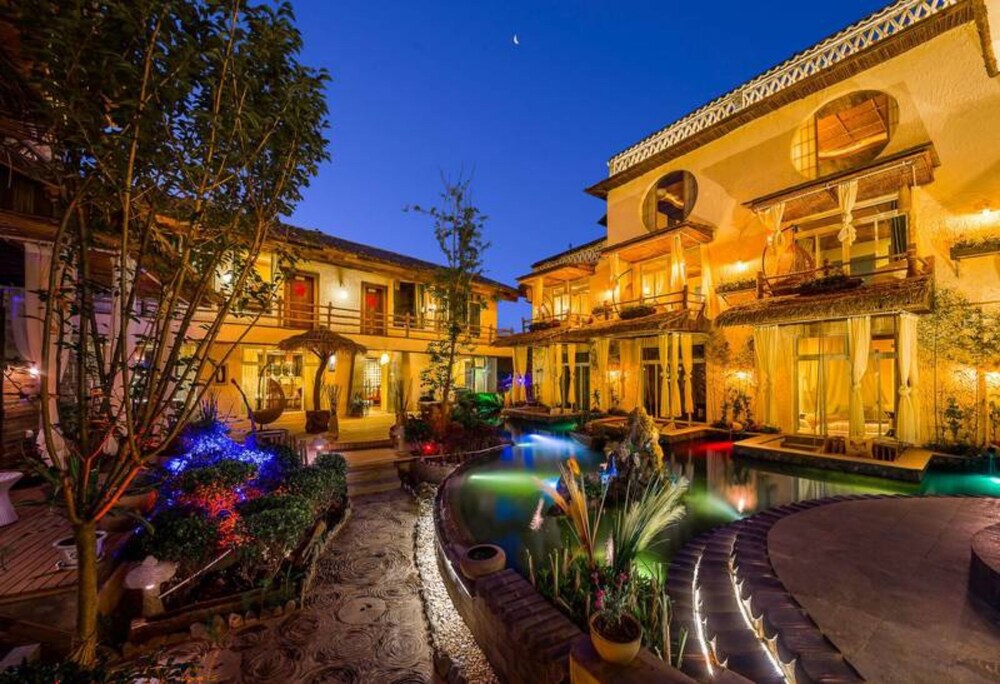 Lugu Lake Shilily Hotel Zai Li Ge Le — 4-Star Luxury Hotel in Lijiang, People's Republic of China