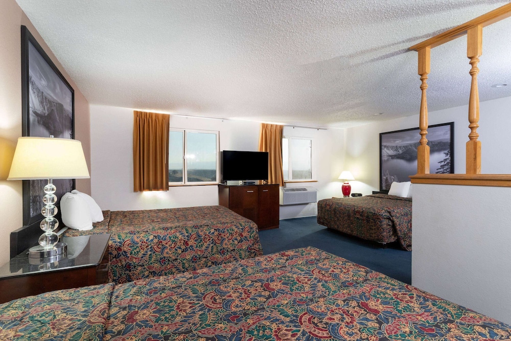 Super 8 by Wyndham Pendleton - photo 30