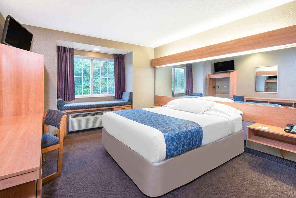 Microtel Inn & Suites by Wyndham Hazelton Bruceton Mills - photo 9