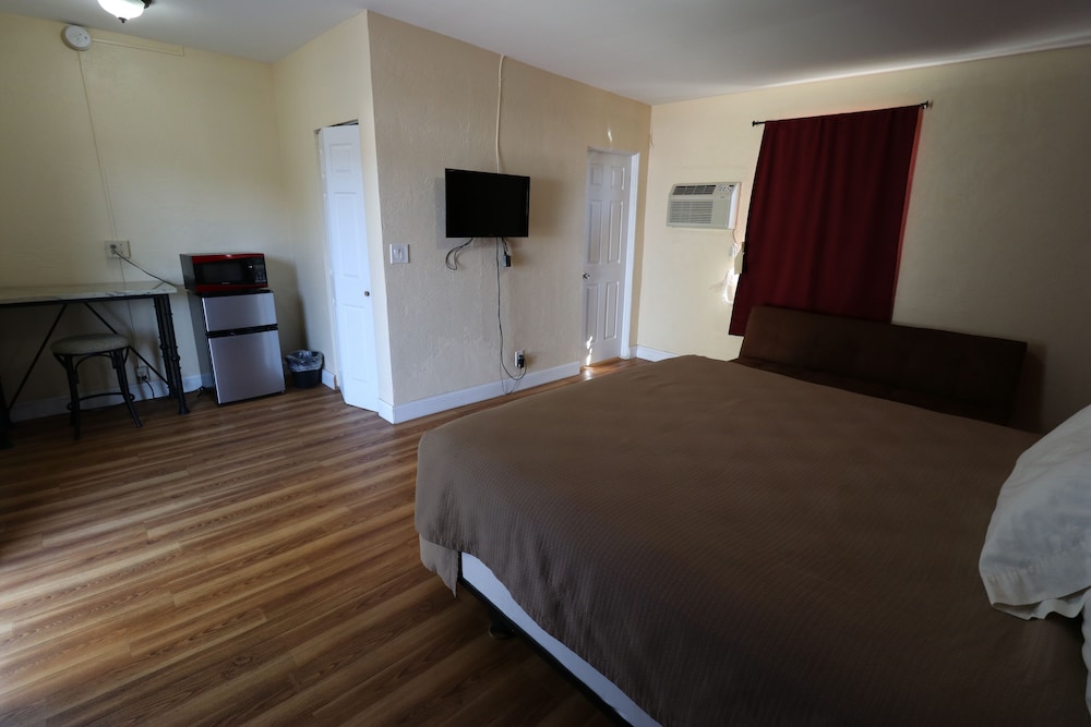 Sandman Inn Motel - photo 12