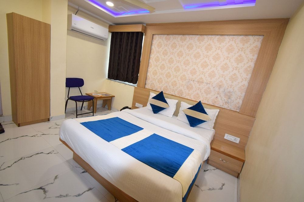 Hotel Midnight - last minute hotel in Ahmedabad